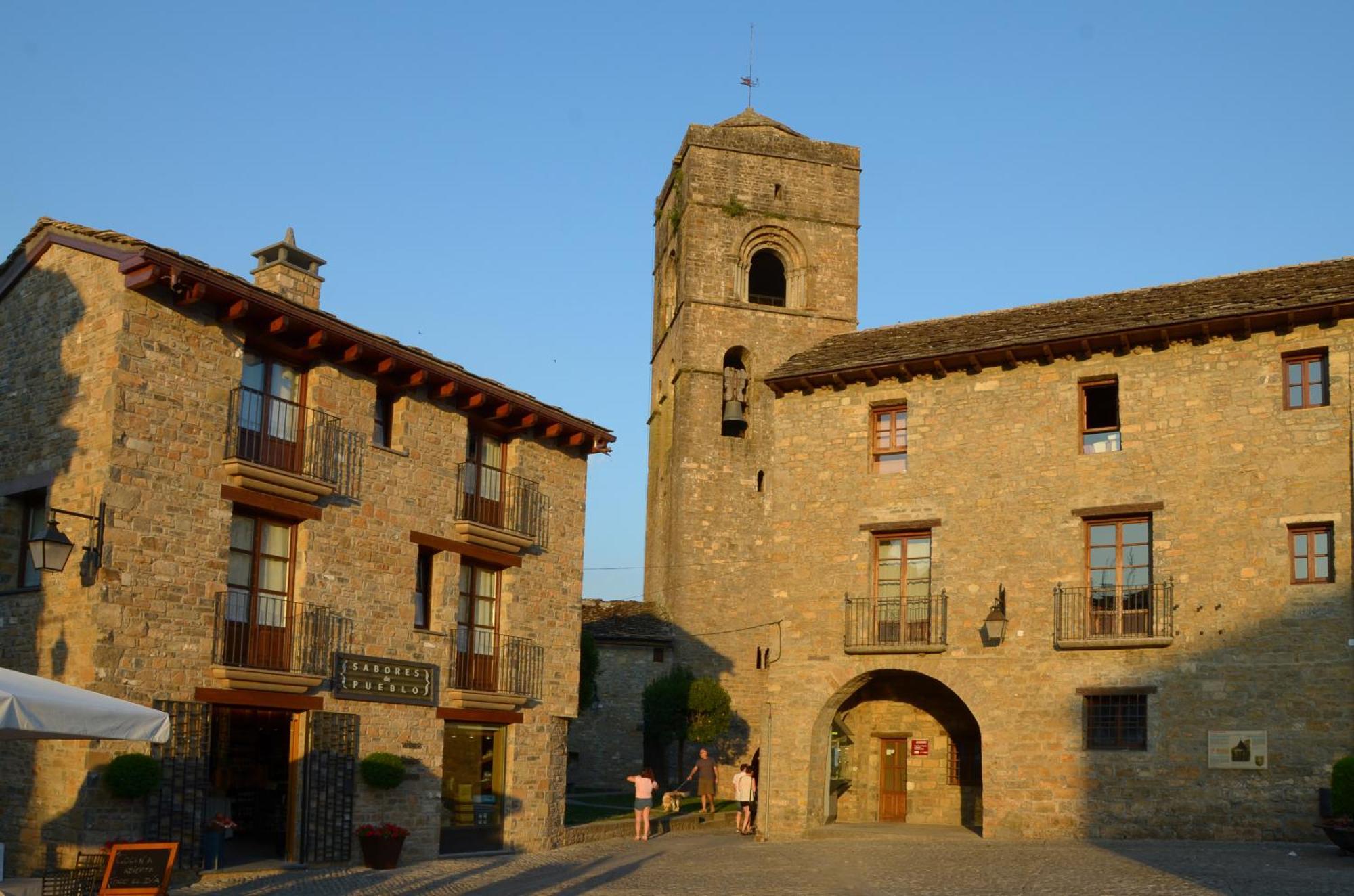 Apartamentos El Palacete De Ainsa Exterior photo