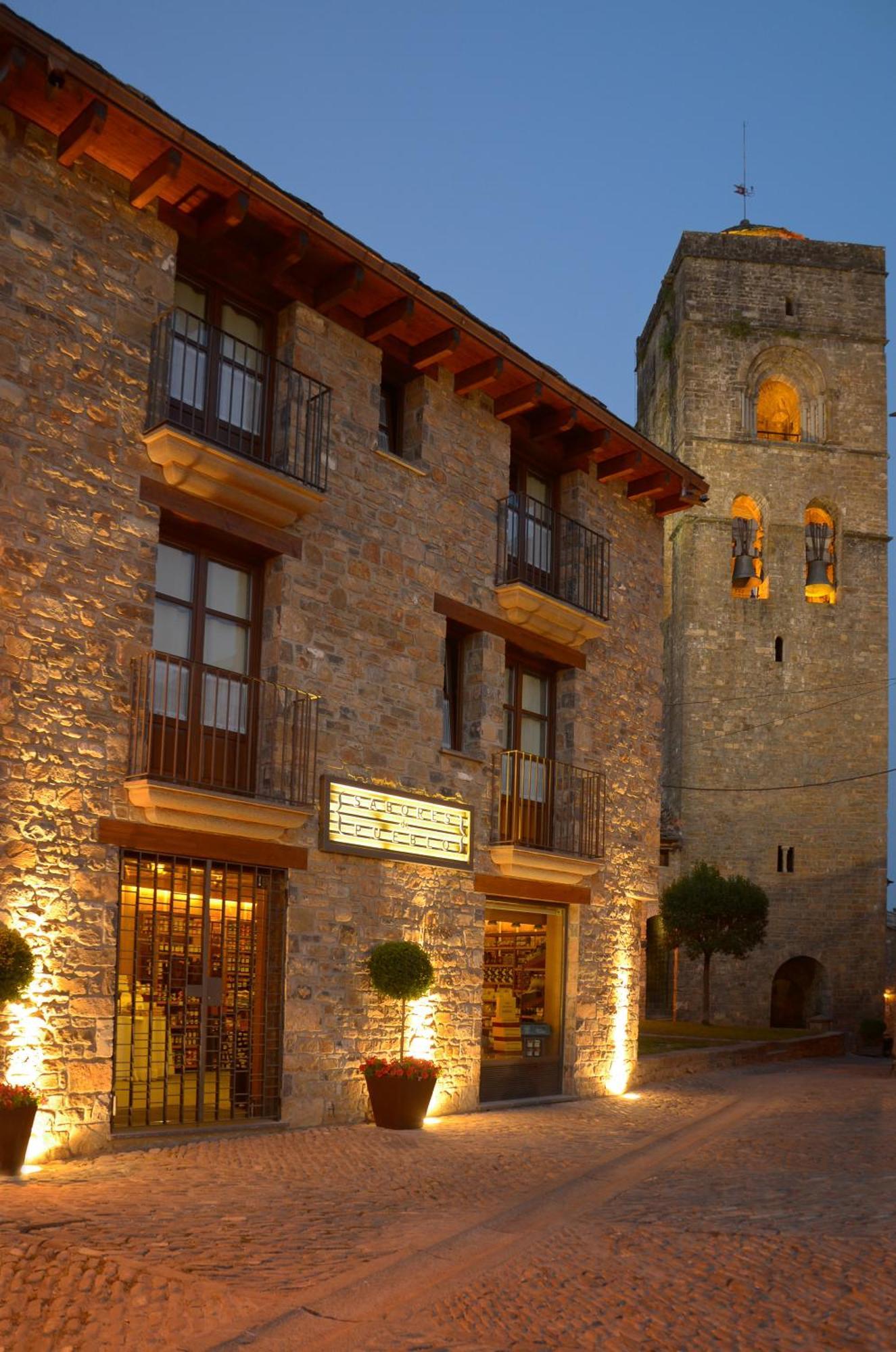 Apartamentos El Palacete De Ainsa Exterior photo